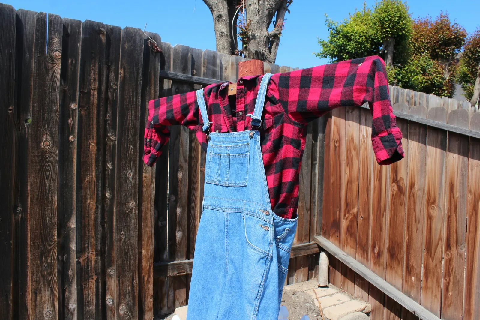 Dressing up the post with overalls.