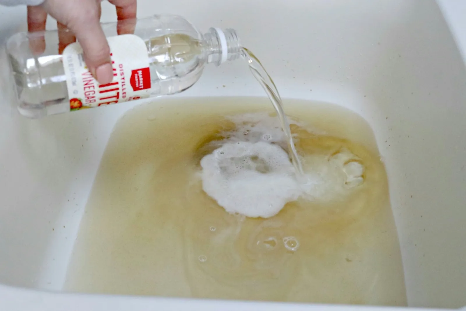 unclog a sink with vinegar