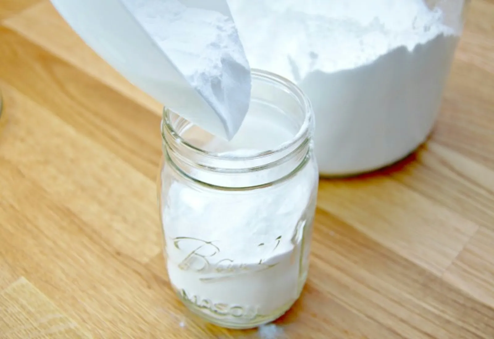 Baking soda mattress deodorizer
