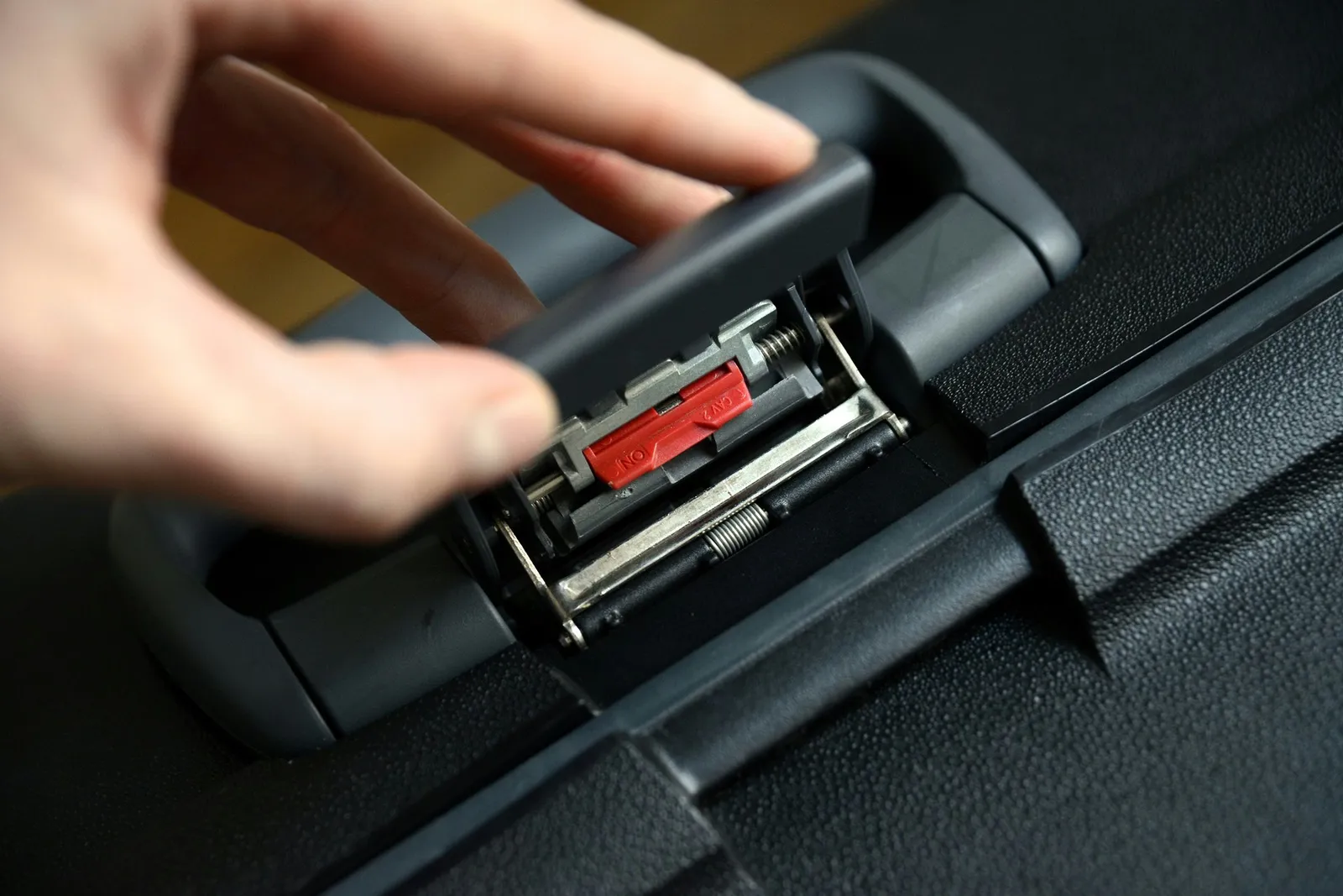 Resetting the Combination on a Samsonite Bag or Ordering a Replacement Key