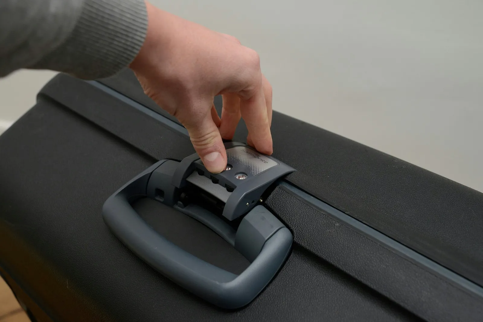 Resetting the Combination on a Samsonite Bag or Ordering a Replacement Key