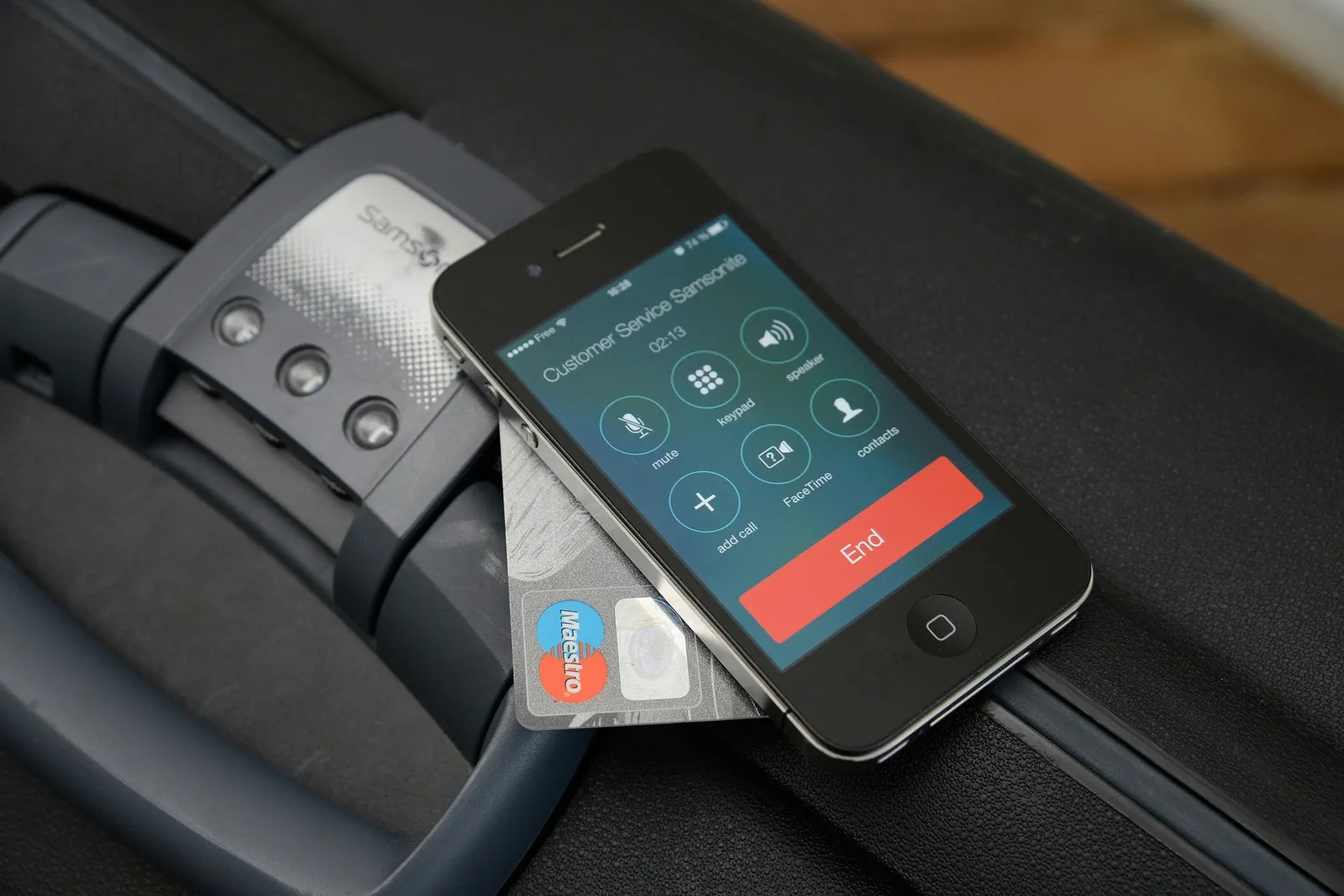 Resetting the Combination on a Samsonite Bag or Ordering a Replacement Key