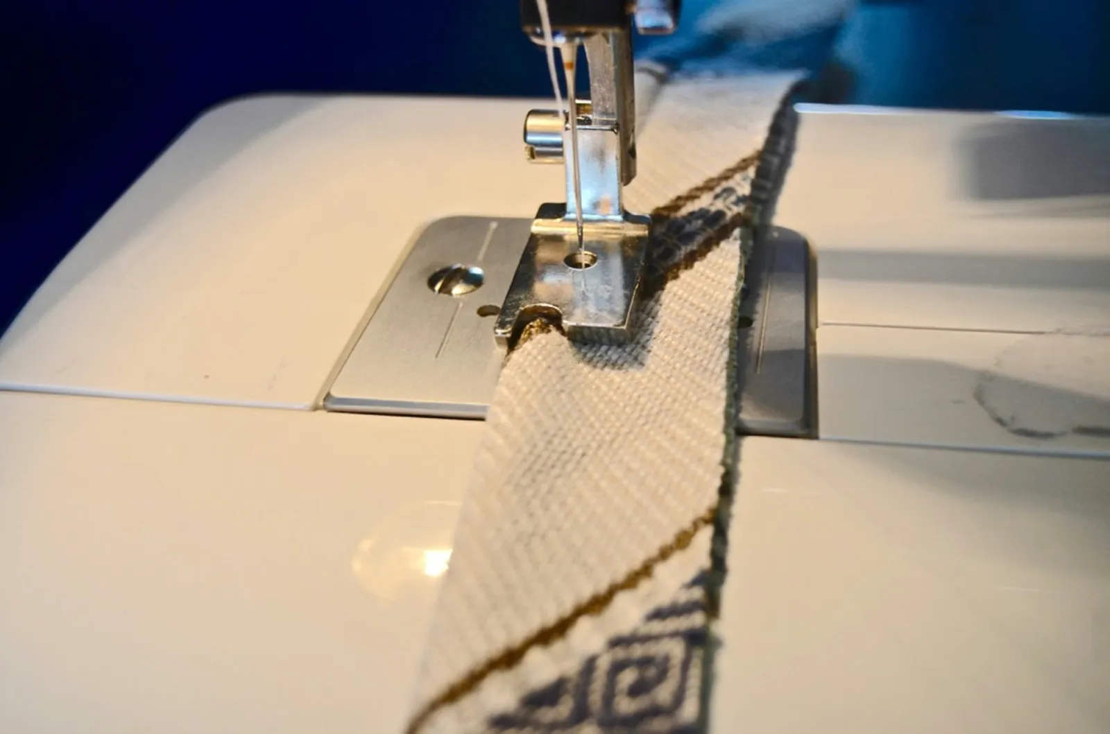 sew piping for upholstered bench seat