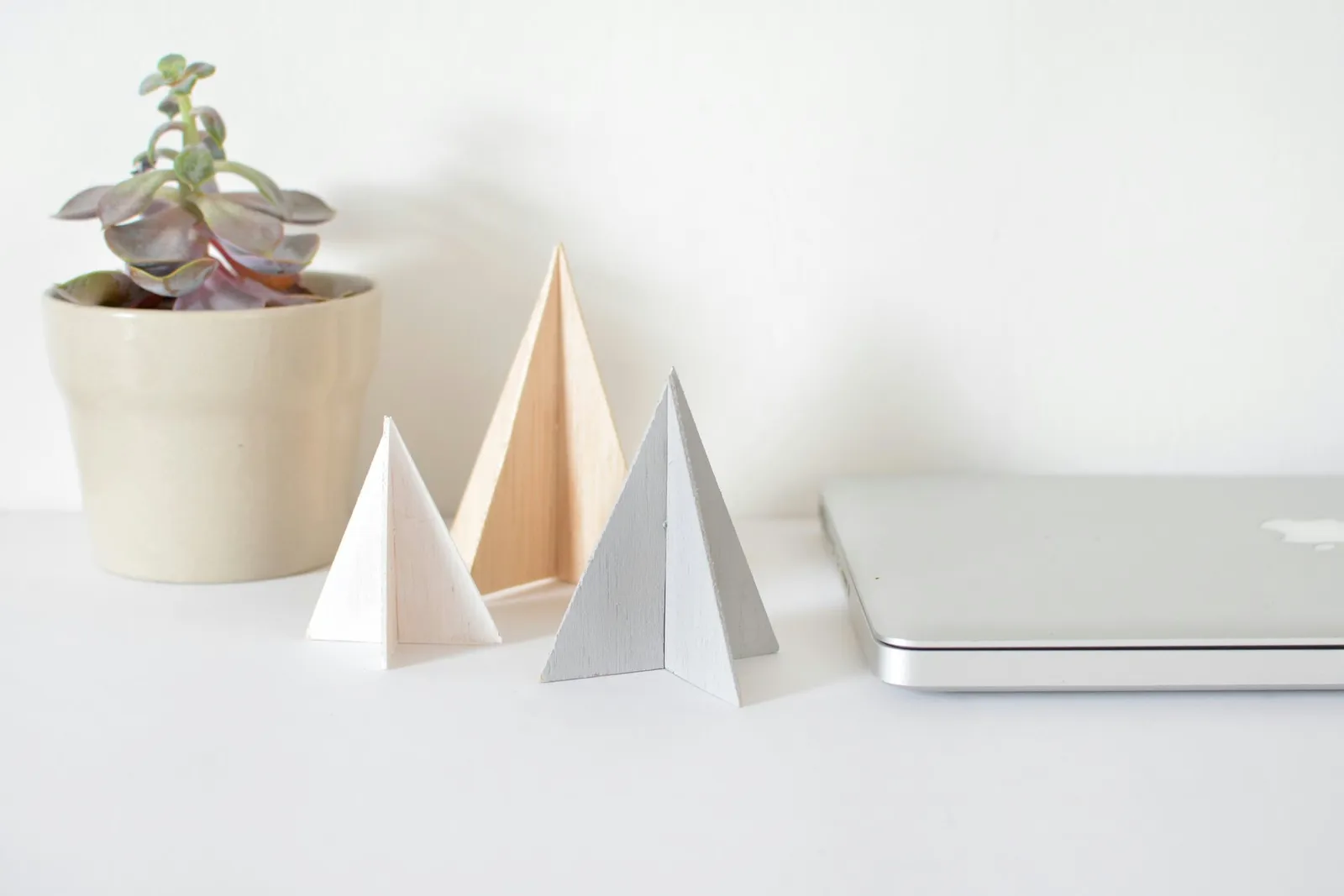 DIY Mini Wooden Christmas Tree