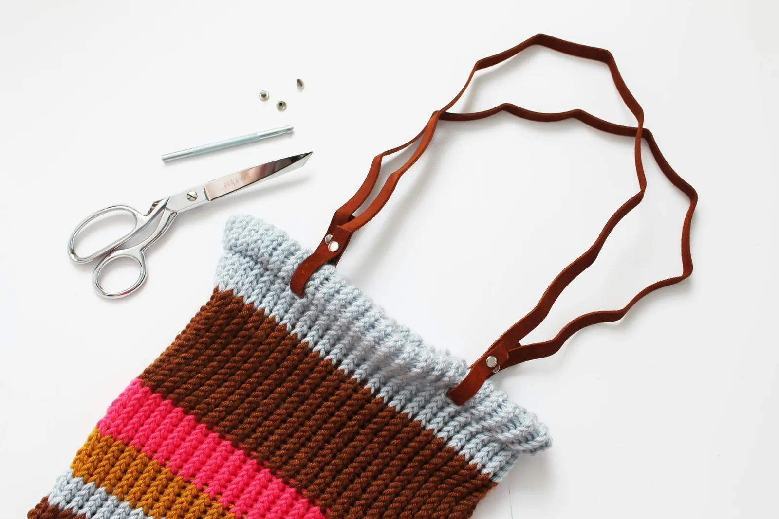 Attaching handles to the finished tote.