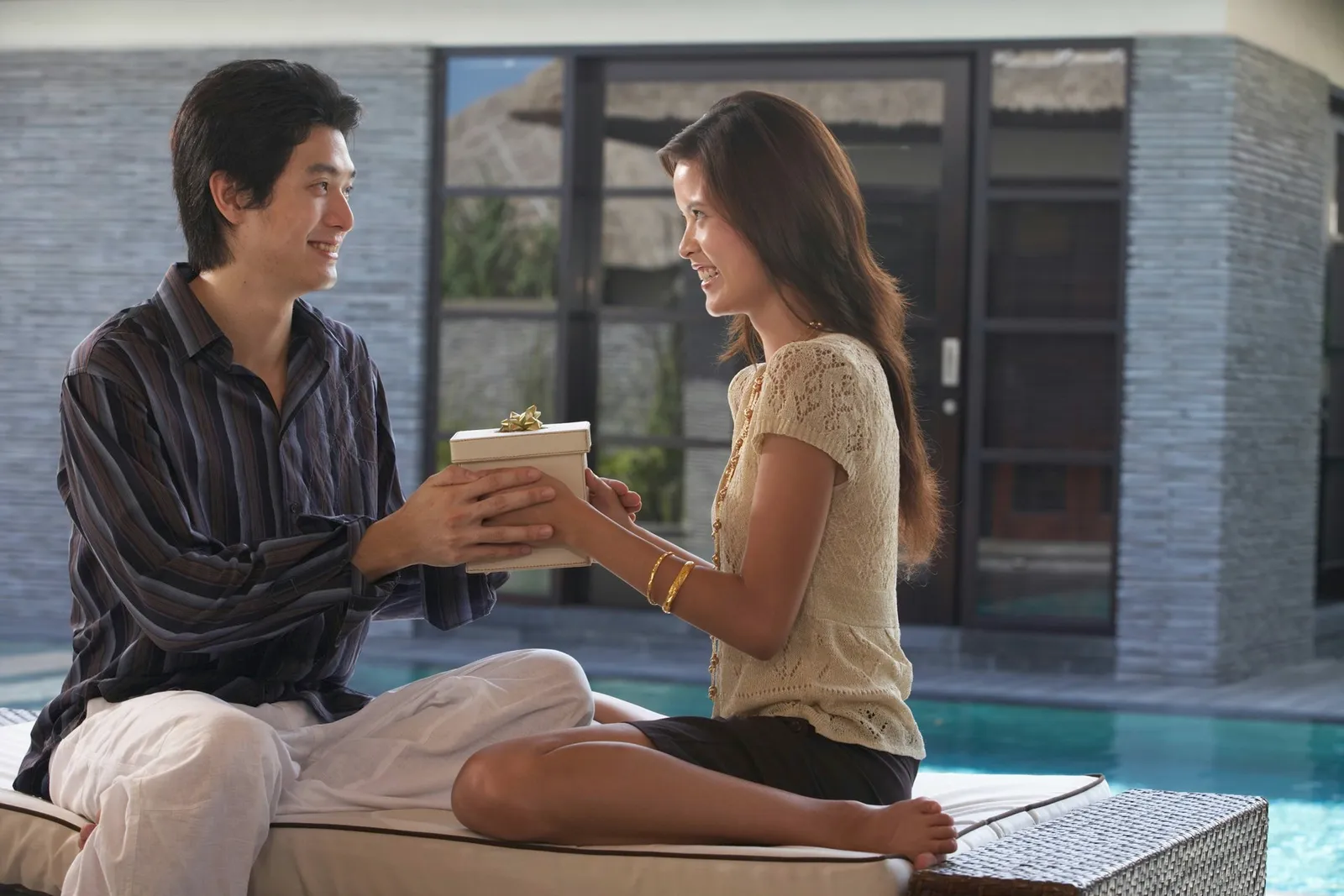 Young couple exchanging gift, side view