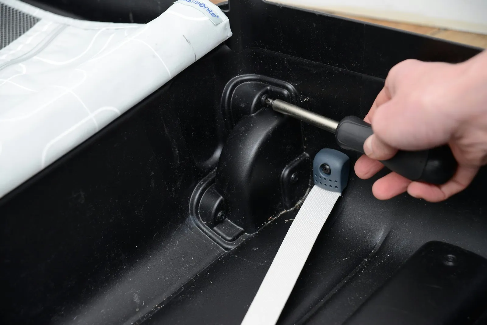 Taking the Wheel Assemblies Off a Samsonite Bag: A Step-by-Step Guide