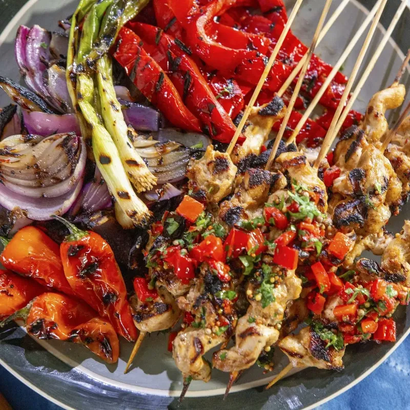 Chicken Skewers with Onions and Red Bell Pepper Sauce